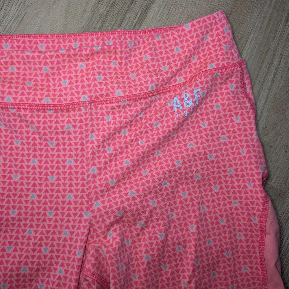 Pink Patterned Capri Leggings - Picture 3 of 5